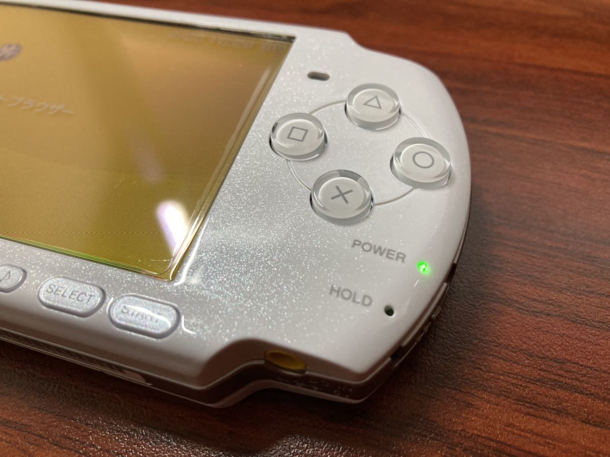 【動作確認済】PSP-3000 ホワイト 美品 ソフト付 送料無料 カバー付 D端子ケーブル バッテリー新品 本体 モンハン 初音ミク いたスト  SONY