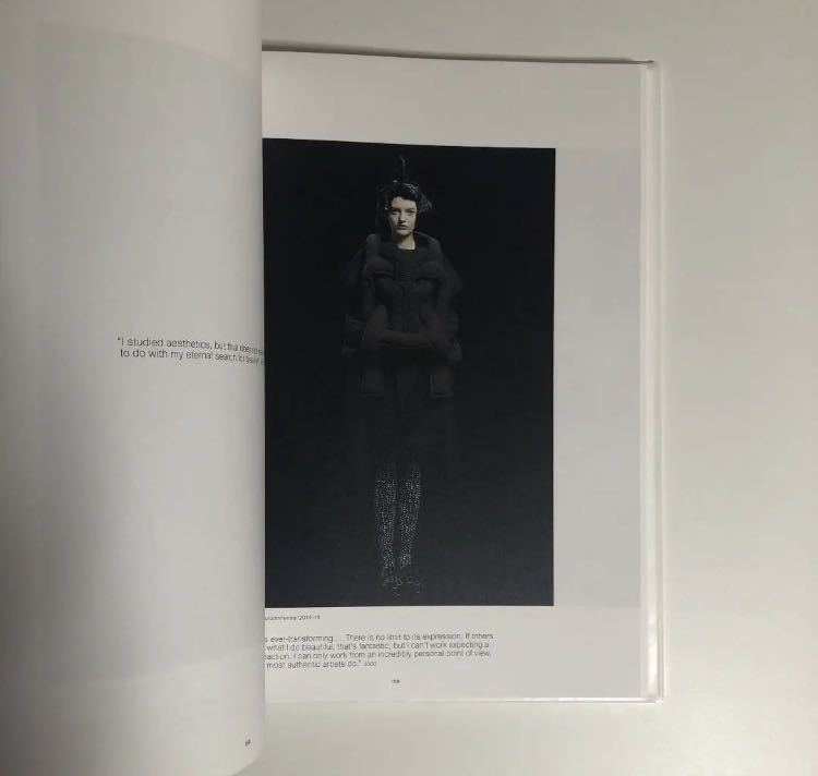 96%OFF!】 Comme des Garçonsメトロポリタン美術館 ポスター付 作品集