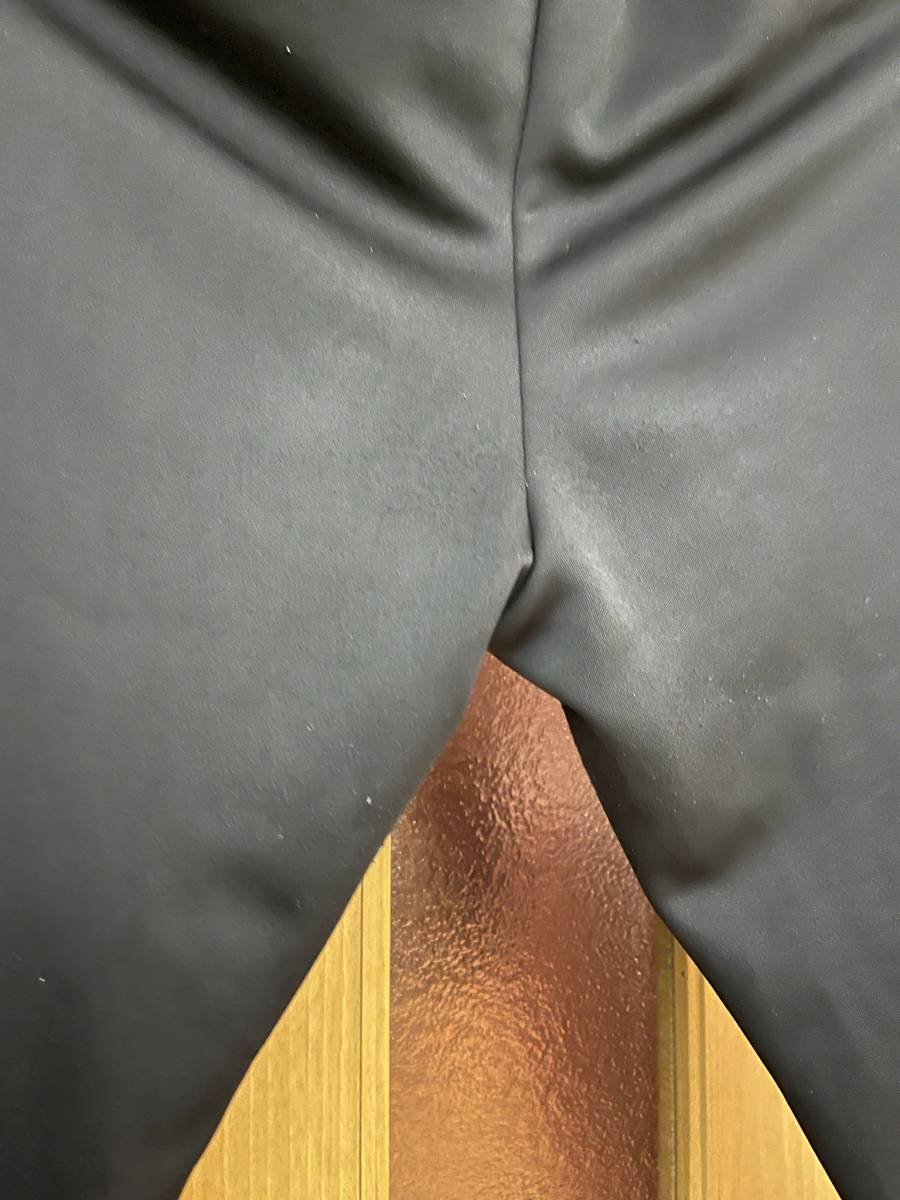 お尻部分に擦れあり
