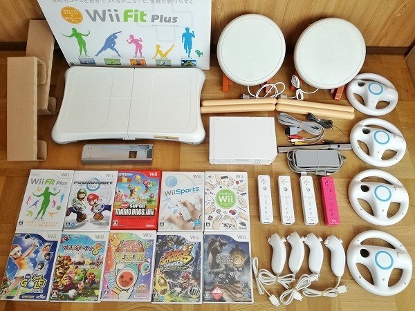 □送料無料 即決 Wii 本体一式 4人で遊べる豪華セット マリオカート