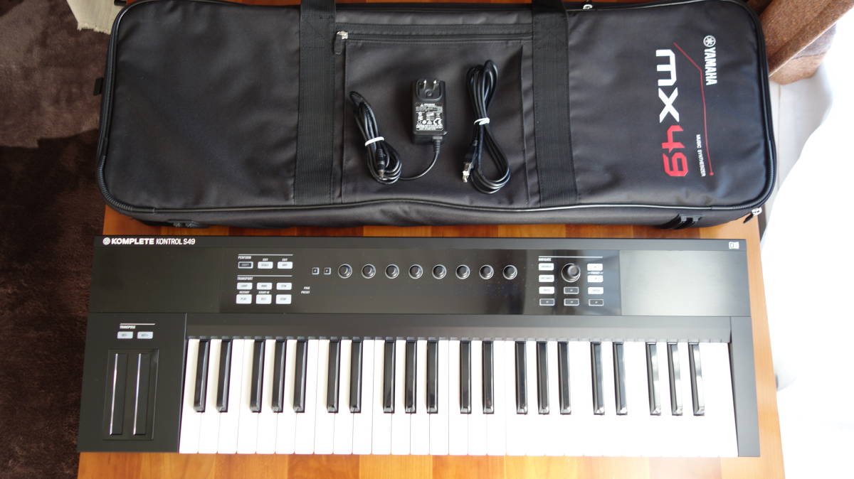 美品 KOMPLETE KONTROL S49 トランスファーID取得済、キャリングケース