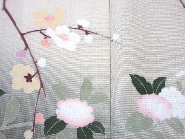 ☆つばめ☆ 椿と八重桜と梅・からし色訪問着・美品・化繊 J-88