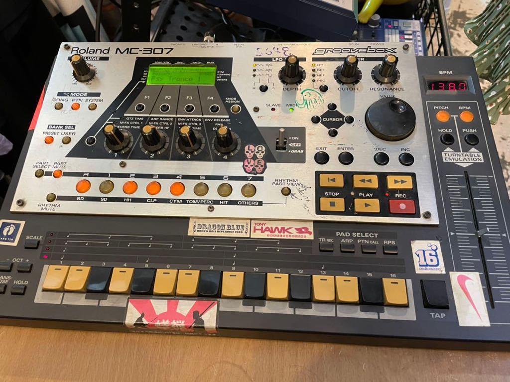 ローランド Roland グルーヴボックス MC-307 dnkstudio.rs