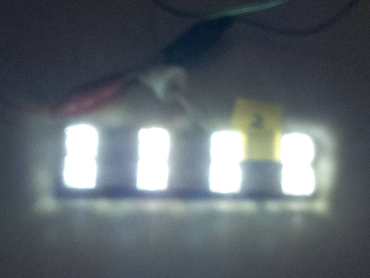 ハイゼットカーゴ用爆光ルームランプ 白色３チップＬＥＤ８個 ピクシス　サンバー_画像1