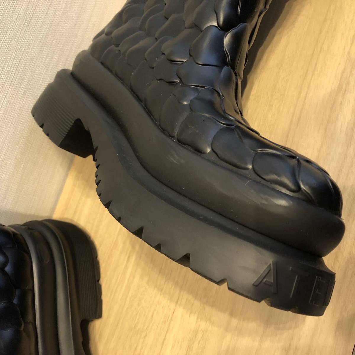 ウェブストアは VALENTINO GARAVANI ヴァレンティノ ガラヴァーニ ローズ エディション ラバーブーツ 定価 133100円 現行品 39 ロングブーツ ウェブストアは VALENTINO GARAVANI ヴァレンティノ ガラヴァーニ ローズ エディション ラバーブーツ 定価 133100円 現行品 39 ロングブーツ