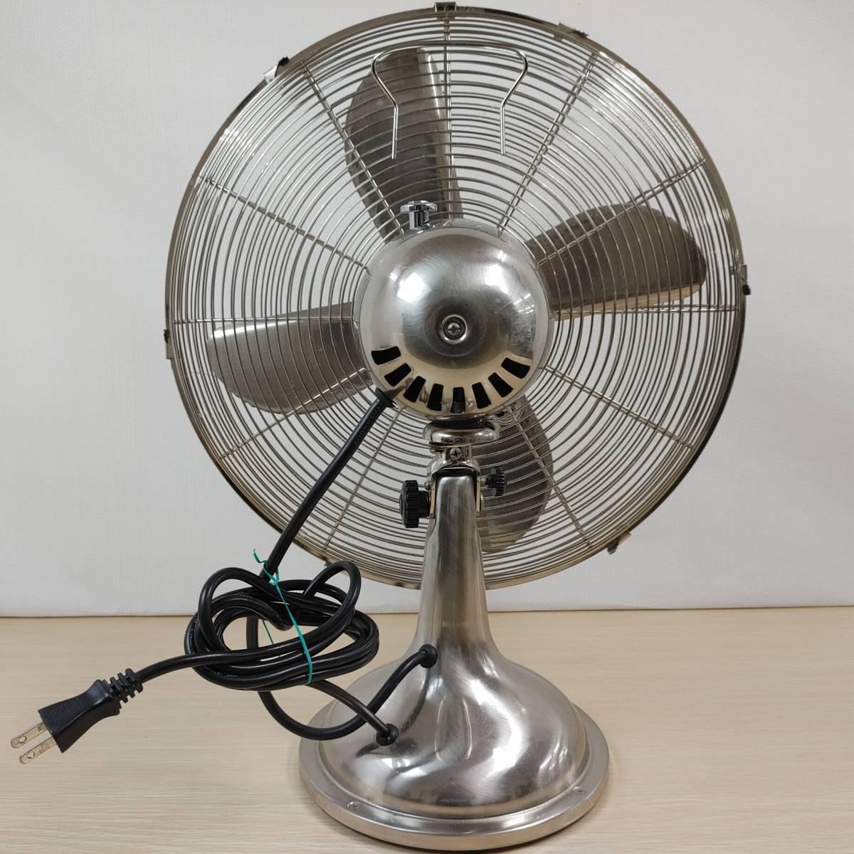 【匿名発送】岩谷マテリアル アンティーク扇風機 IFT-40S メタル Yahoo!オークション - 岩谷マテリアル IFT-40S 40cm 4枚羽 金属