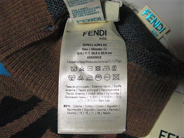 フェンディ キッズ ズッカ柄 ニット帽・未使用タグ付・本物です フェンディ キッズ ズッカ柄 ニット帽・未使用タグ付・本物です