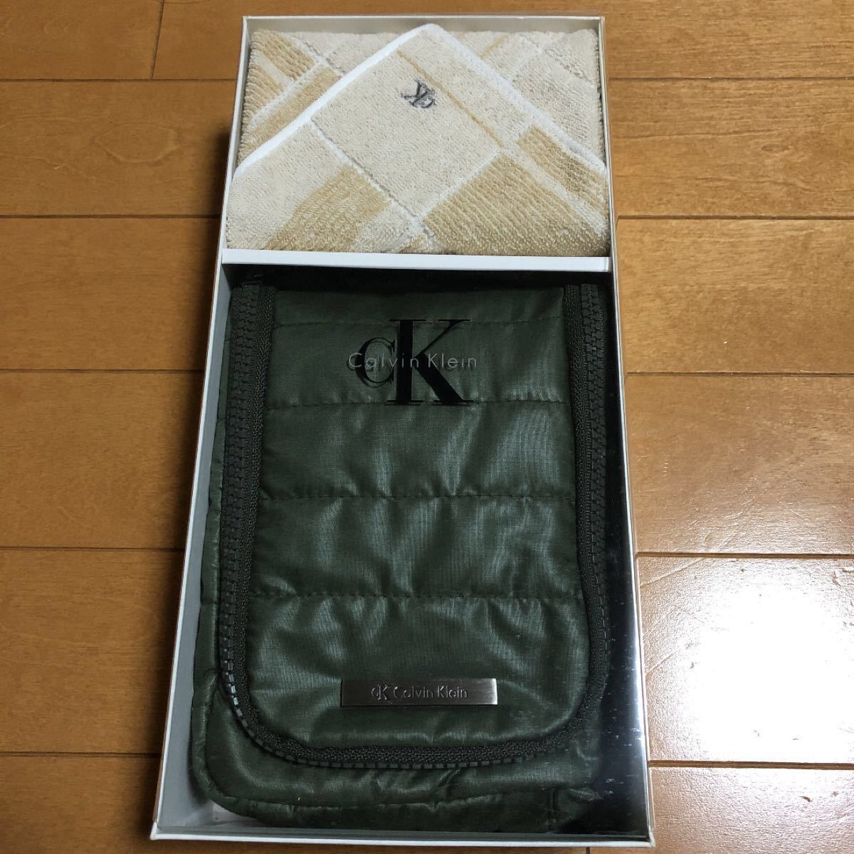 【新品】calvinklein カルバンクライン ポーチとタオルハンカチ