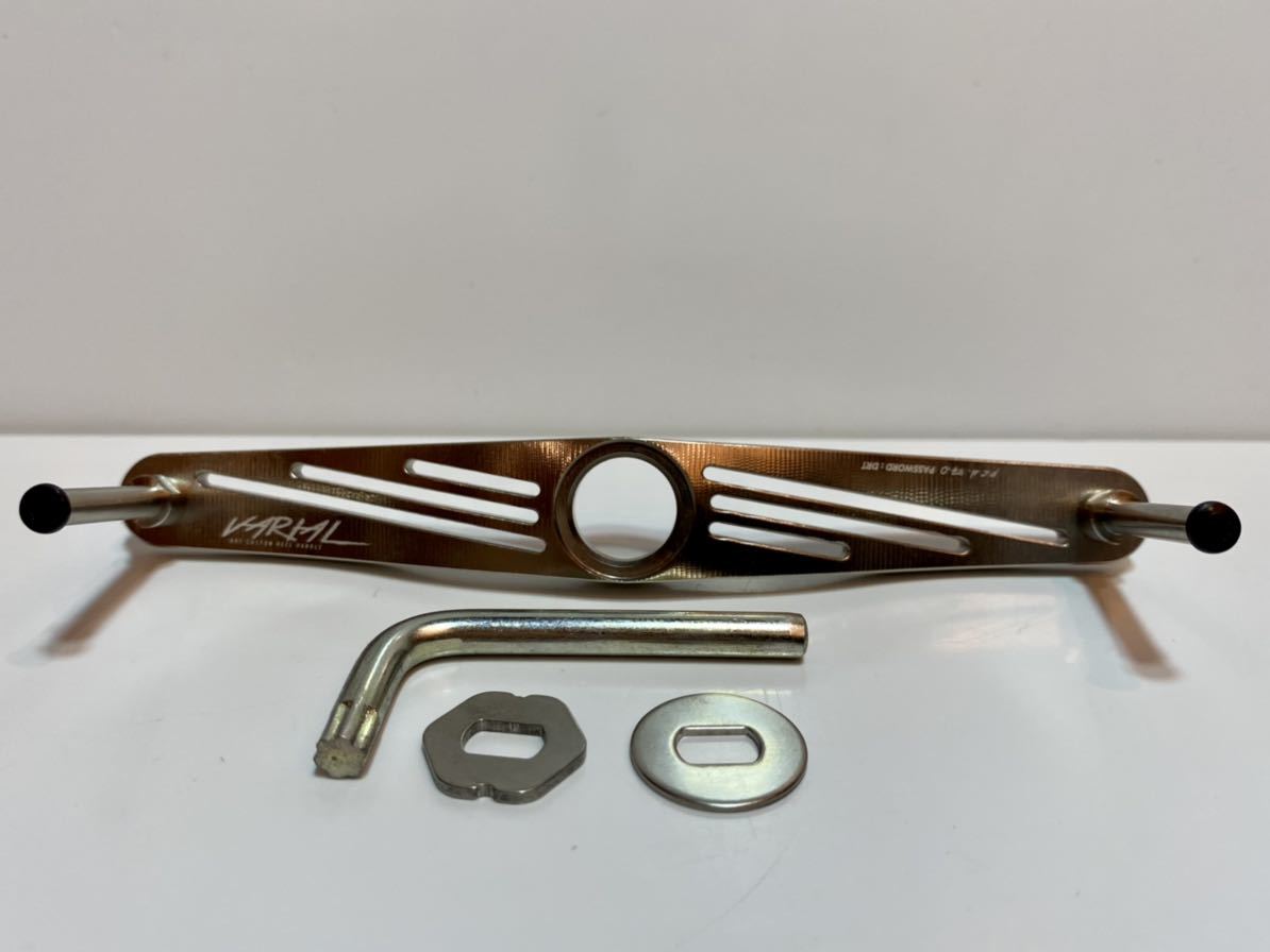 美品】DRT バリアルハンドル110 silver フィッシング リール