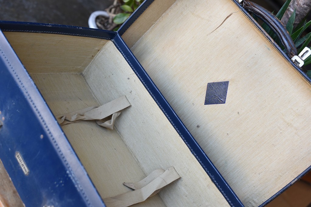 103656 Vintage [REVELATION] trunk case leather bag Britain made antique Vintage England retro travel travel case 