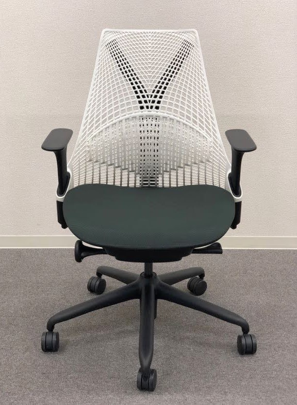 0円 大きな取引 HermanMiller ハーマンミラー SAYL セイルチェア 4 白 黒 OAチェア 肘付き 事務椅子 2014年製
