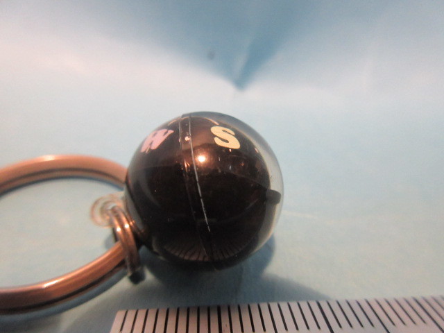 お年玉に 球体18㎜方位磁石 透明カプセル東西南北表示 ストラップに下げ使用 中古経年変化有 ハイキング・トレッキングに便利の画像8