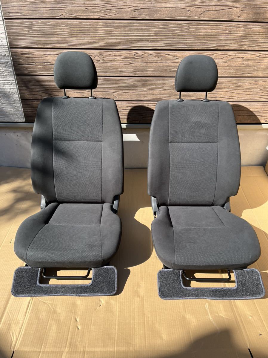 激安特価 トヨタ ハイエース200系 純正ヘッドレスト 2個セット 美品
