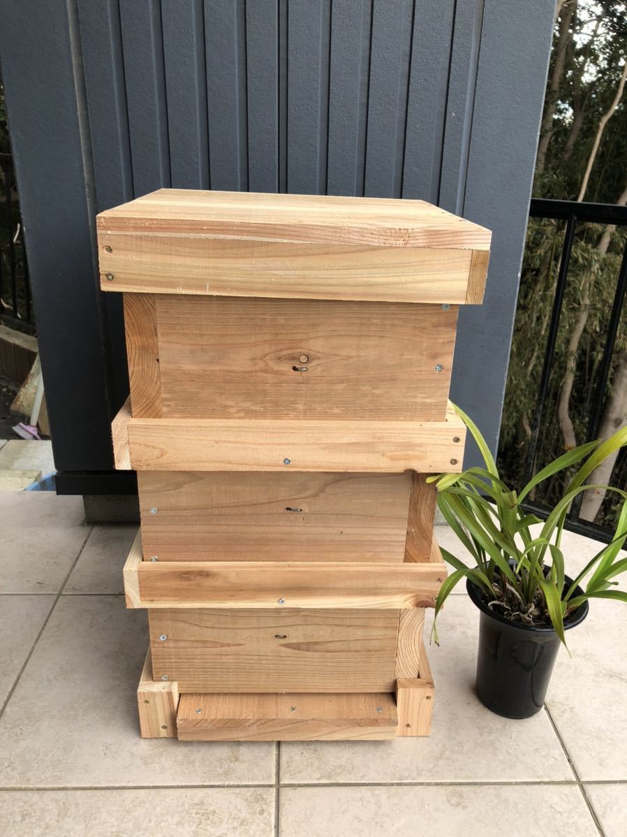 ヤフオク! - 日本蜜蜂用巣箱 重箱式 キンリョウヘンおまけ 日
