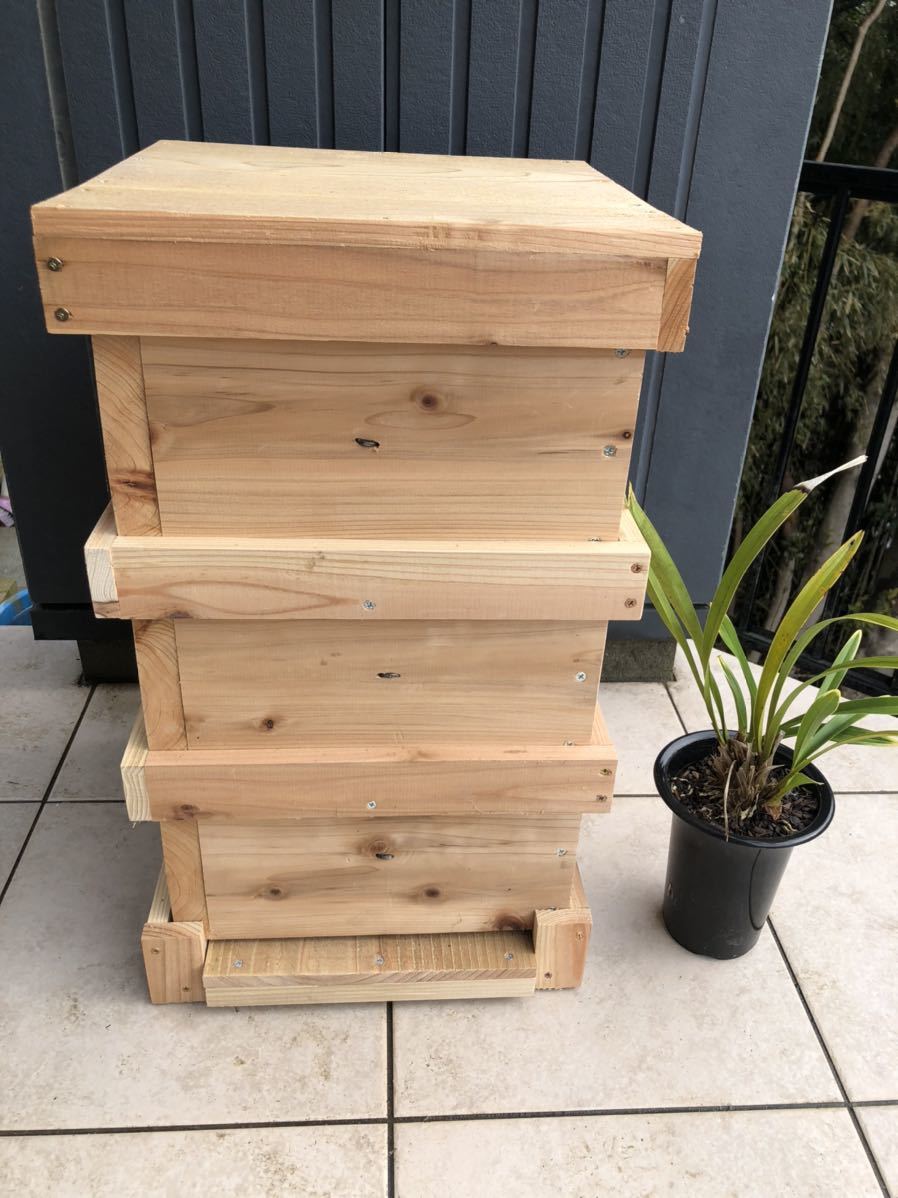 最新のデザイン 日本ミツバチ用巣箱 重箱式 キンリョウヘンおまけ 日本 