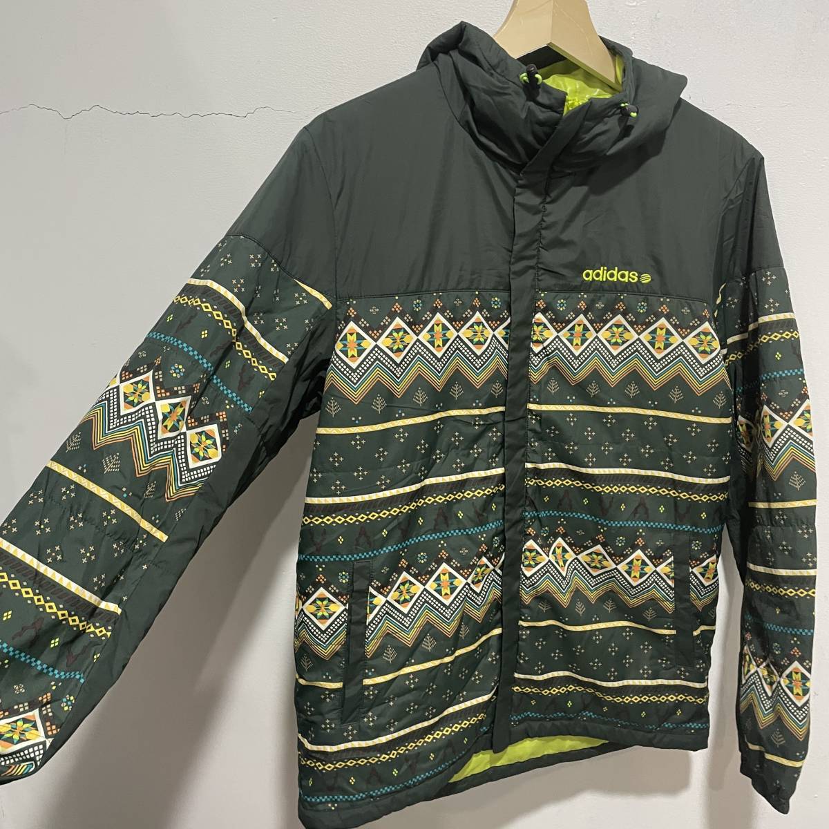 ☆送料無料☆adidas☆アディダス☆雪柄中綿ジャケット☆Mサイズ☆H20c_画像4