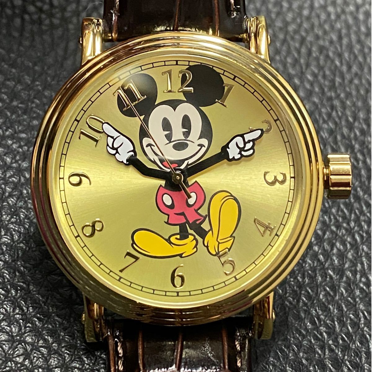 新品 43mm 日本製クオーツ ミッキーマウス Disney ゴールドxレザー　ミッキー　   W001848