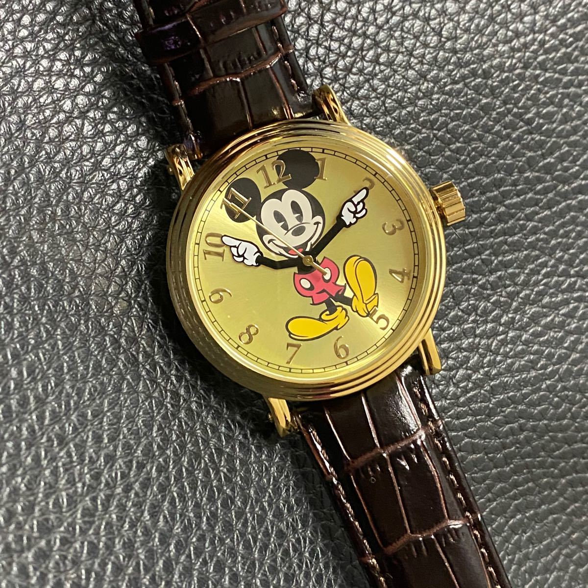 新品 43mm 日本製クオーツ ミッキーマウス Disney ゴールドxレザー　ミッキー　   W001848