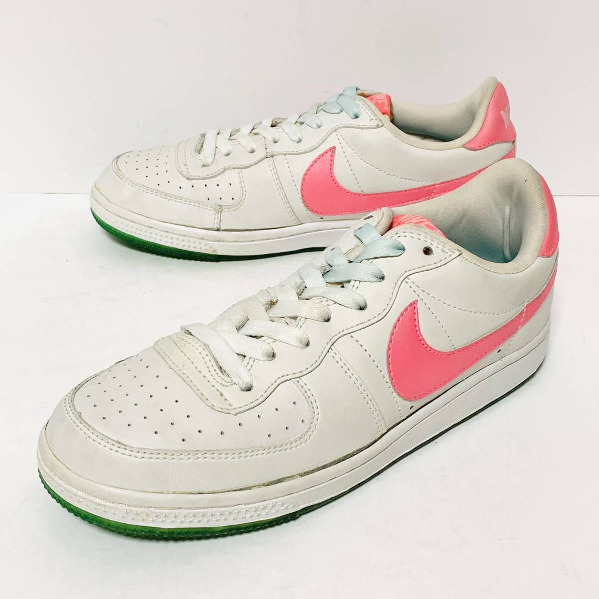 Nike ナイキ ローカット スニーカー コート シューズ 靴 かわいい グラデーション 紐 ホワイト ピンク レディース サイズ 24 0cm 1594gg
