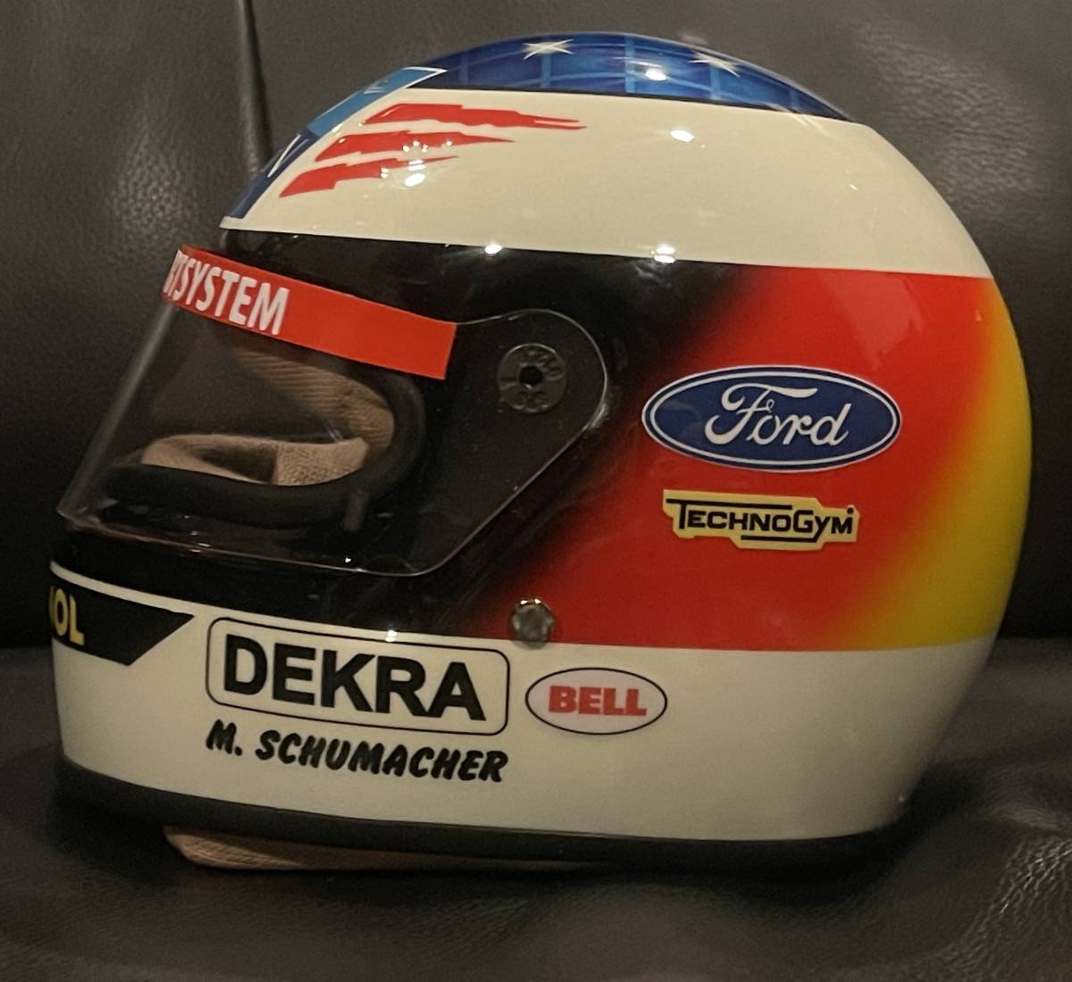 ミハエル シューマッハ 1994 F1 ヘルメット 1/2 スケール ミハエル シューマッハ 1994 F1 ヘルメット 1/2 スケール