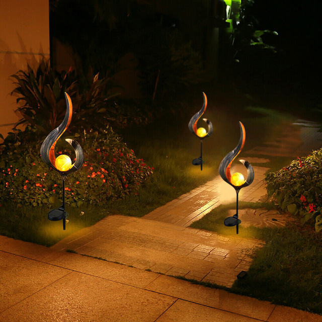 Chq801 夜のお庭を幻想的に ソーラーライト 炎のような光 防水 屋外 ガーデン 装飾 照明 おしゃれ かっこいい 素敵 入り口 外構 あかり