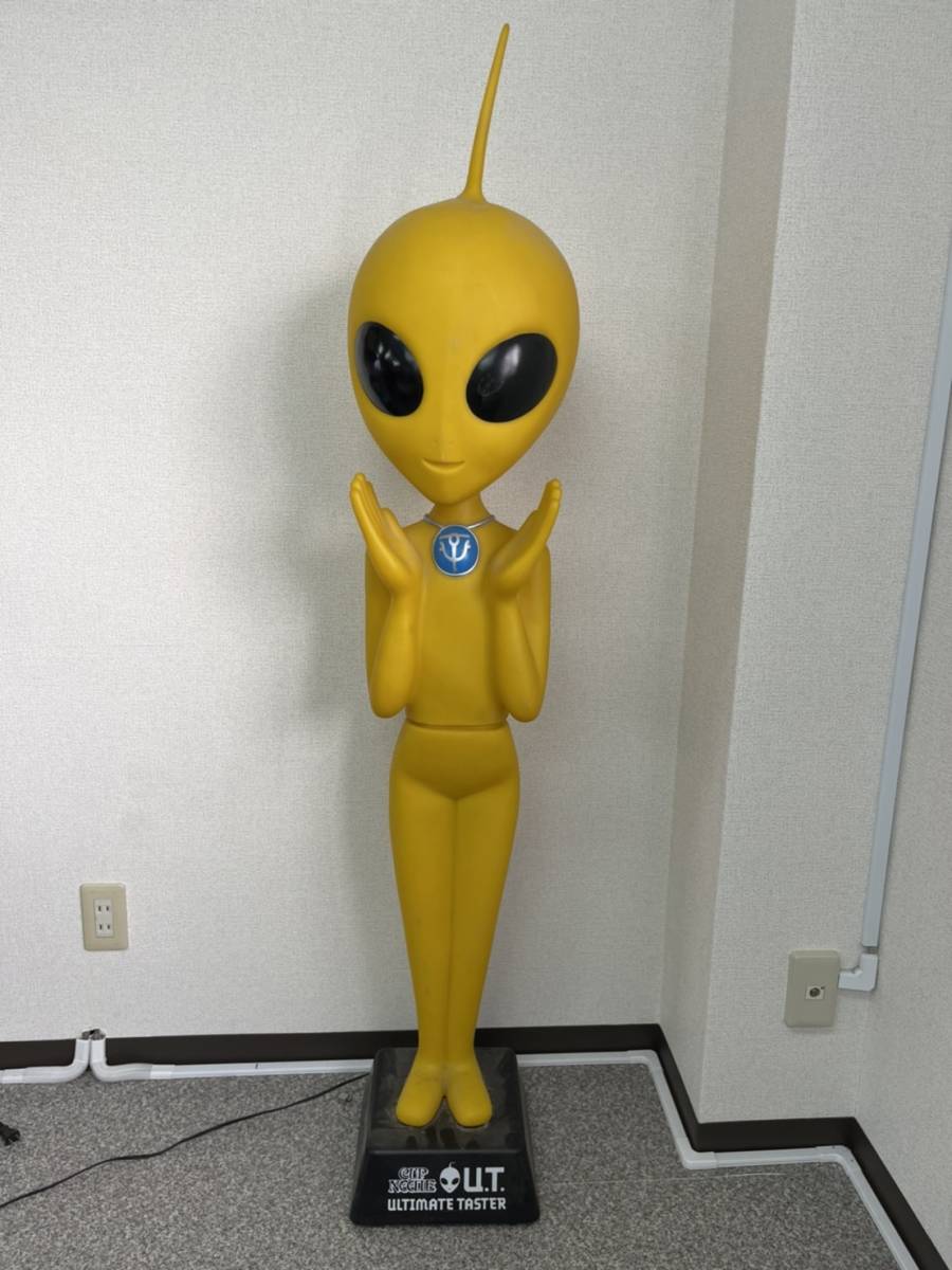 C322-T2-610 日清食品 カップヌードル 地球200億食達成記念キャンペーン 輝けビッグライトU.T.等身大フィギュア【引取推奨or大型配送業者】
