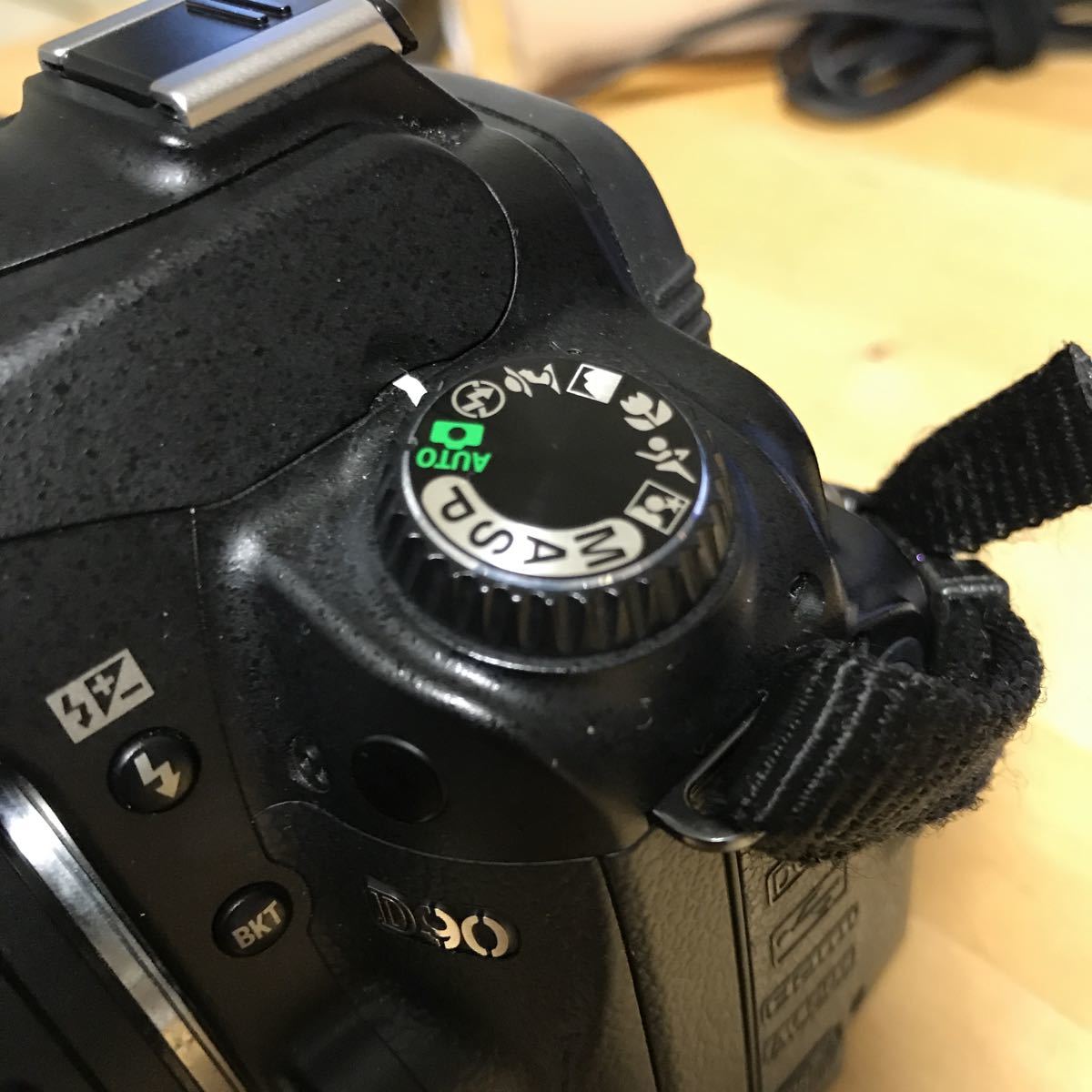人気No.1 Nikon D90 BLACK+純正ズームレンズ18-105mm+ストラップ付き - デジタルカメラ