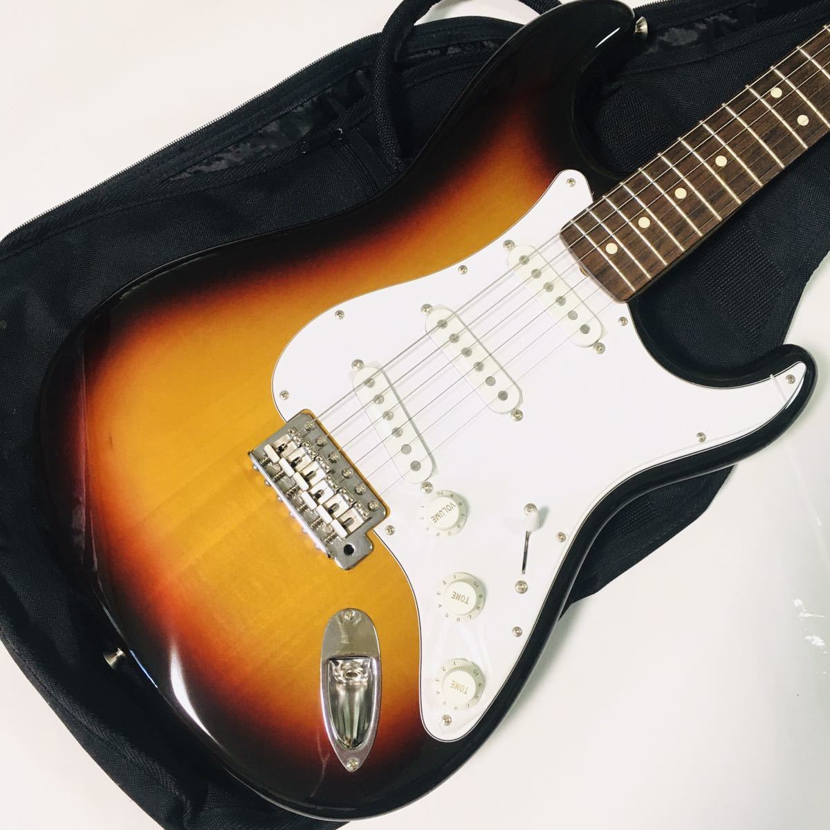 美品 Fender Stratocaster フェンダー ストラトキャスター サンバースト MADE IN JAPAN Q_画像4