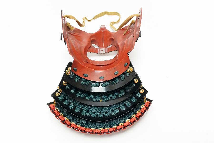 鉄黒漆塗烈勢面頬 甲冑 鎧兜 具足 大名道具 鉄黒漆塗烈勢面頬 甲冑 鎧兜 具足 大名道具