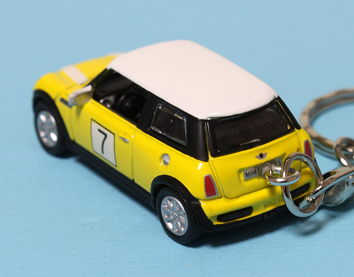 **BMW Mini Cooper S* yellow / white * minicar * key holder * accessory **
