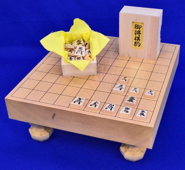 信頼 将棋セット 本桂2寸足付将棋盤セット【特売品】(木製将棋駒新槙