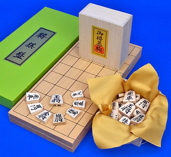  shogi set new katsura tree 5 number . shogi record set ( shogi piece white . middle carving )