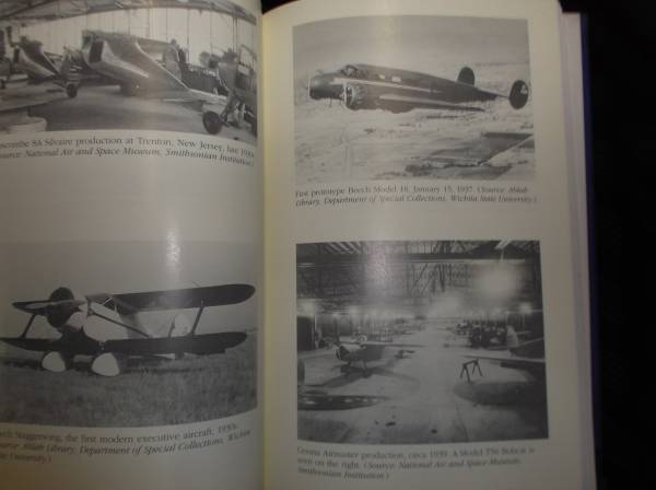 洋書　飛行機 AVIATION　複葉機　A HISTORY IN THE MAKING 80 turbulent years in the american general aviation industry _画像3