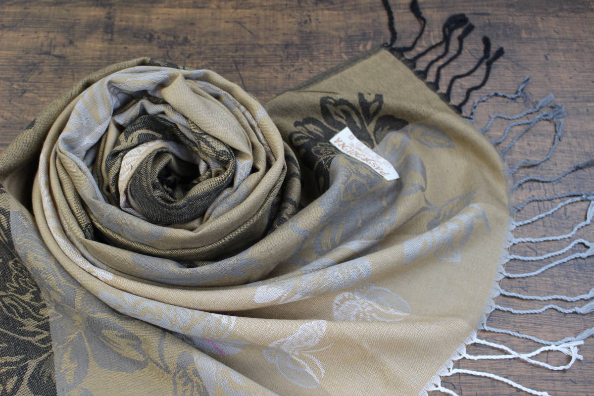 新品【Pashmina パシュミナ】花蝶柄 フラワー BEIGE ベージュ系ブラウン グラデーション 大判 ストール Cashmere100% カシミア 訳あり_画像2