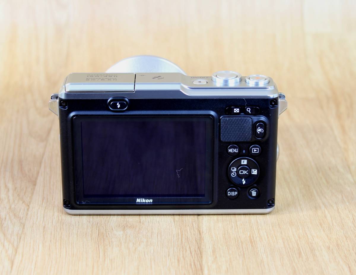 防水ズームレンズキット】Nikon 1 AW1/ シリコンカバー付き | isn