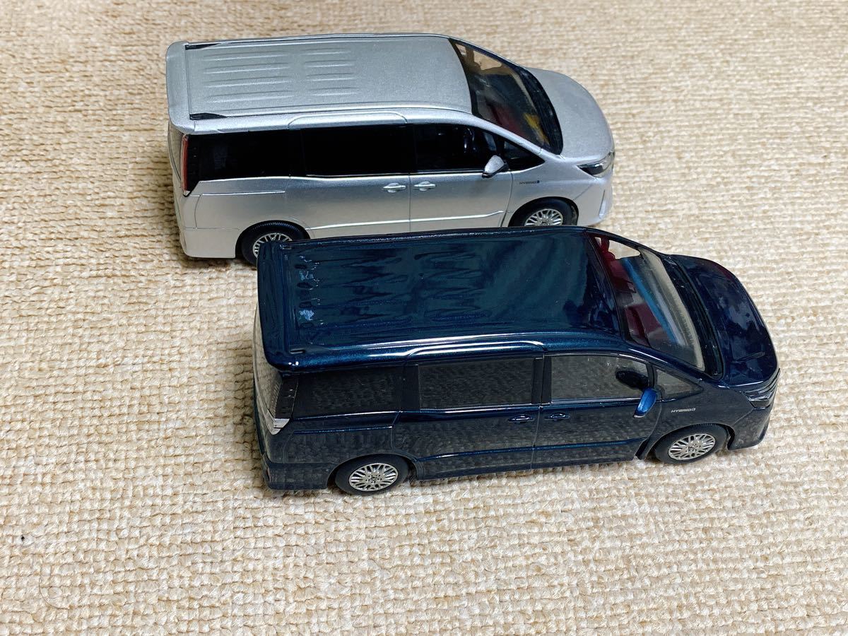 トヨタ 80系 ヴォクシー ノア カラーサンプルミニカー 2台セット トヨタ 80系 ヴォクシー ノア カラーサンプルミニカー 2台セット