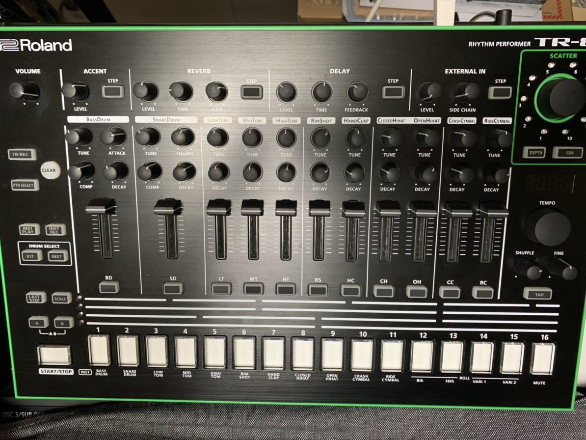 上等なRoland TR-8 7x7-TR8 Expansion 拡張音源導入済み 器材