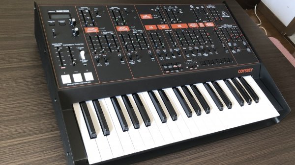 変更OK ベリンガー 37鍵アナログシンセサイザー ODYSSEY - 通販 - www