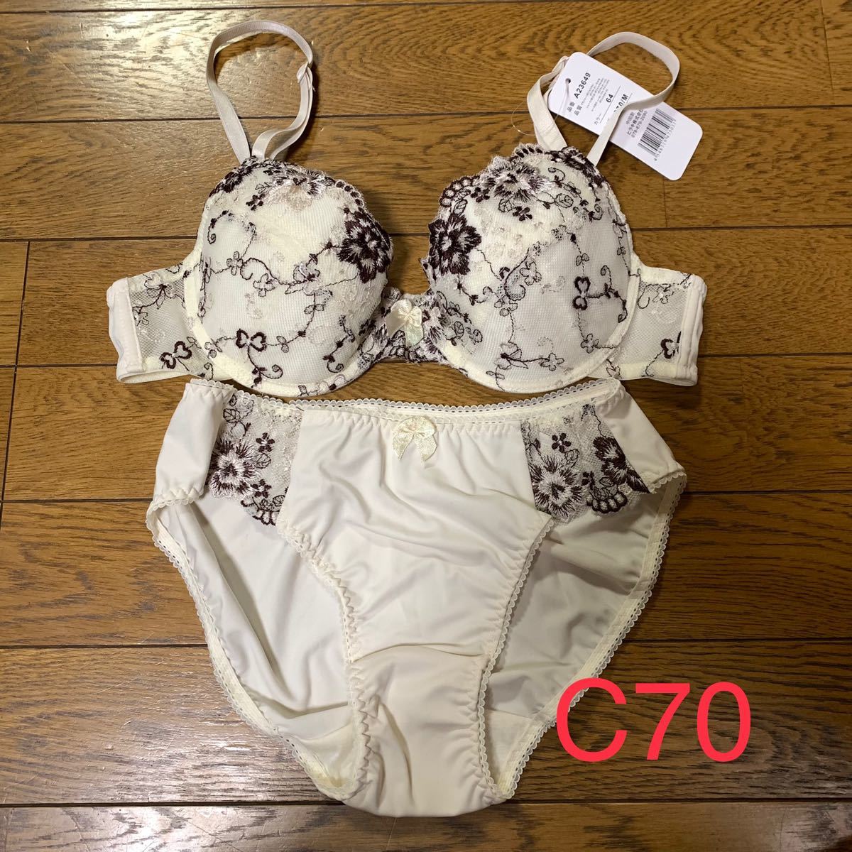 新品 ブラジャーショーツセット C70 Mサイズ タンス整理品 新品 ブラジャーショーツセット C70 Mサイズ タンス整理品