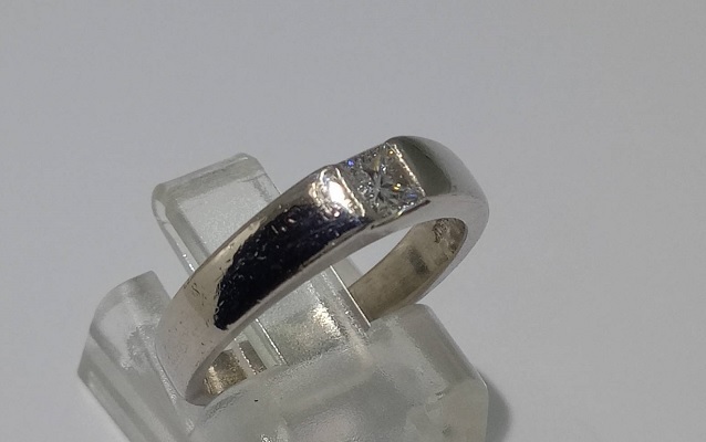 Pt900 プラチナ　6.1g　ダイヤ 0.300ct (プリンセスカット)　リング　9号_画像3