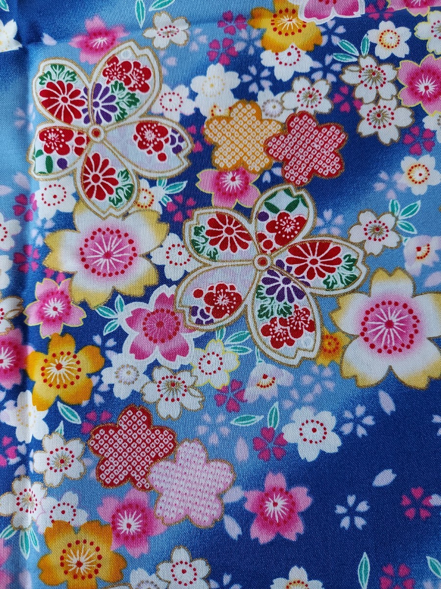 52 《現品限り》桜、菊、花柄生地　ハギレ　108×77cm