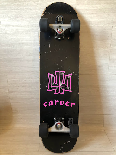 大人女性の CARVER カーバー スケートボード スケボー サーフスケート