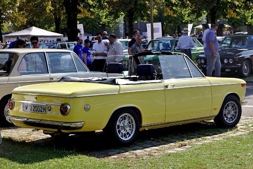 1/43 BMW 2002 コンバーチブル 黄色 イエロー Convertible 2/2 Baur light yellow 1:43 Schuco Pro.R 梱包サイズ60_画像3
