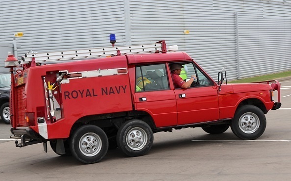 1/76 ランドローバー レンジローバー 英国海軍 消防車 Land Rover Range Rover TACR2 RHD Royal Navy Oxford 60サイズ_画像3