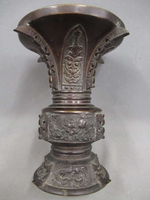 【古銅製 三具足】時代物仏教美術 仏具 木箱入 浄土真宗・本願寺 鶴亀燭台(高・約42cm) 花生・香炉・加州・藤左衛門?銘 8