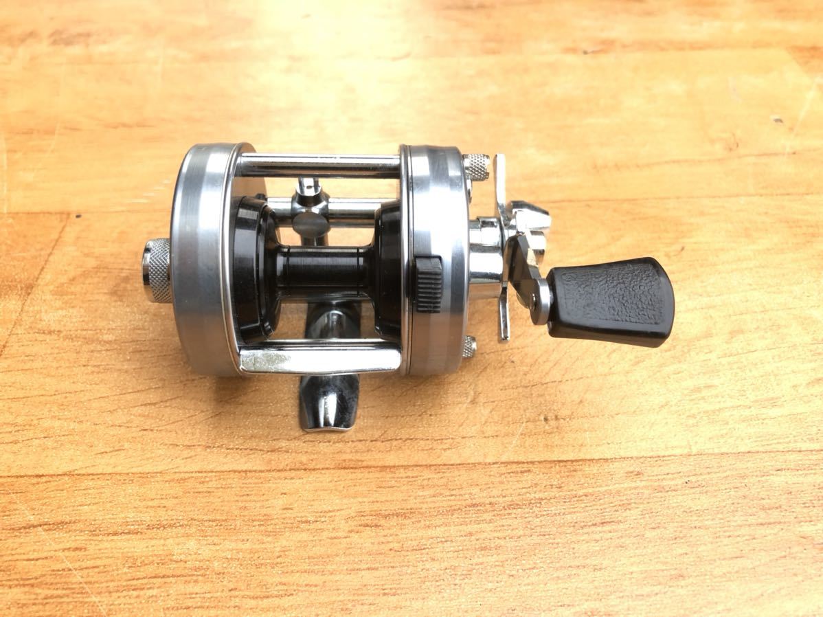 アブガルシア アンバサダー 2500C シルバー-