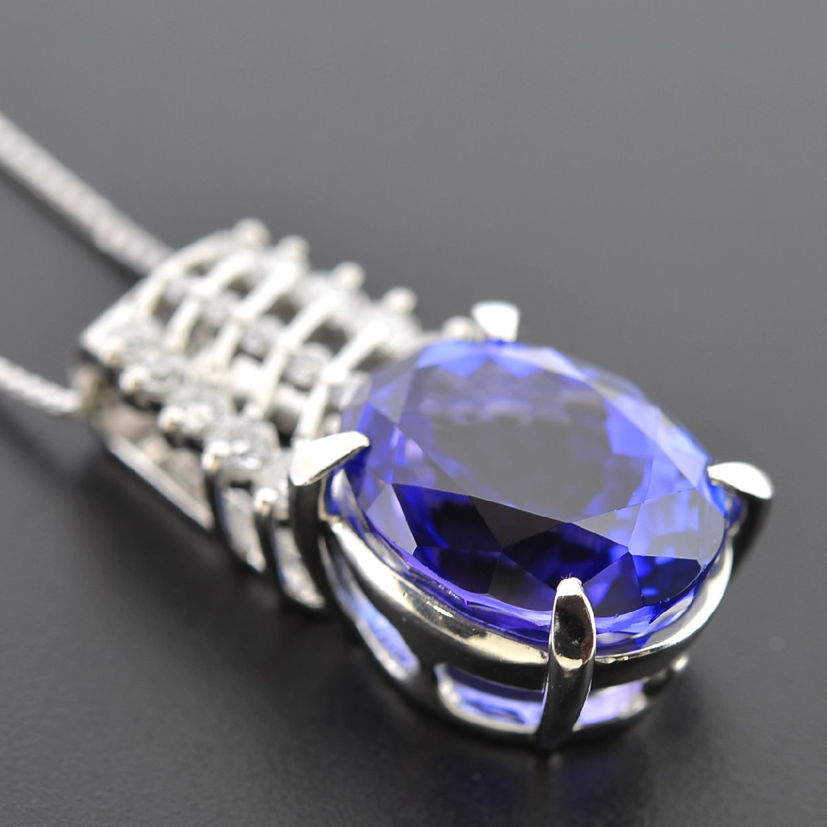 M1841【BSJJ】Pt900/850 天然タンザナイト8.44ct ダイヤモンド0.40ct ペンダント ネックレス 宝石鑑定書 オーバルミックスカット 大粒 絶品_画像4