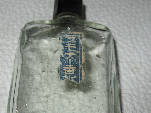 ■希少 1920年代（大正時代）！ラベル・蓋（フタ）付き 「フモナー香水」 吹きガラス 香水瓶 縦6.9ｃｍ、横3.8ｃｍ、厚さ1.5ｃｍ