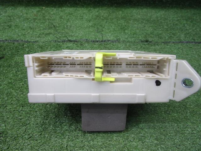 エスティマ ACR50W ジャンクションブロック 左フロント 82730-28142 82730-28172 送料【S】 5