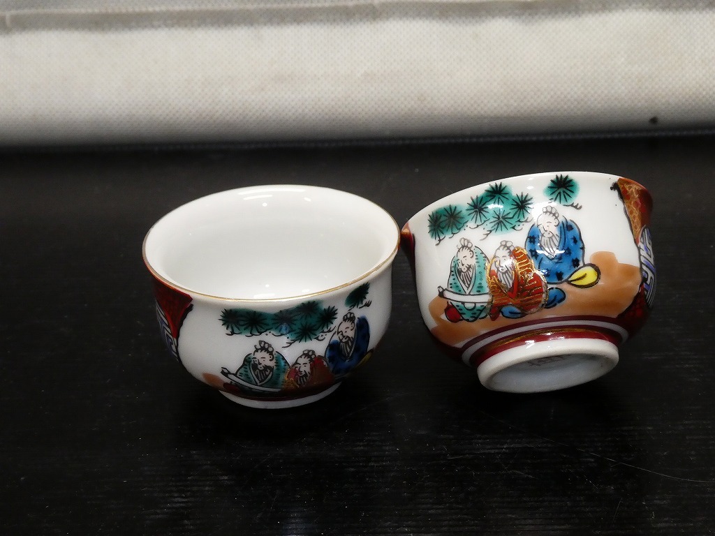 * Kutani Kutani . three gold paint overglaze enamels sake cup 2 customer Tang person gold-painted porcelain *